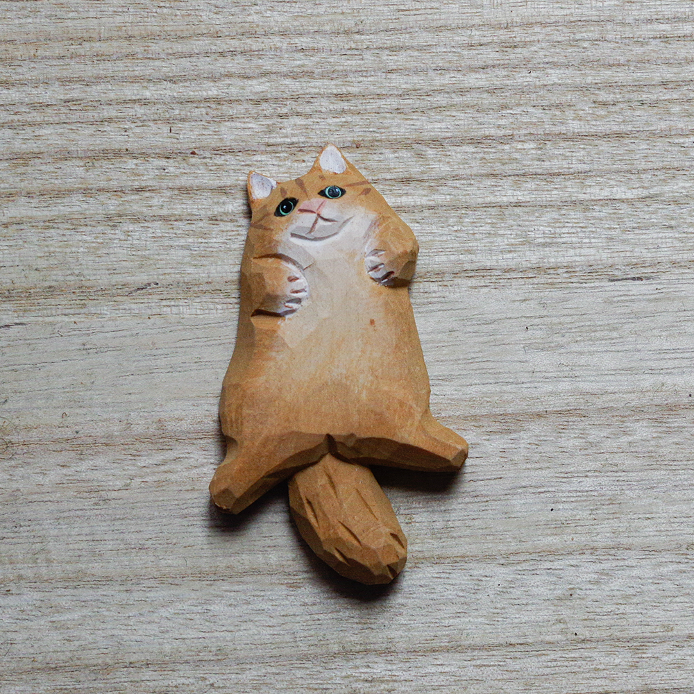 cat-shaped decorative magnets on a fridge