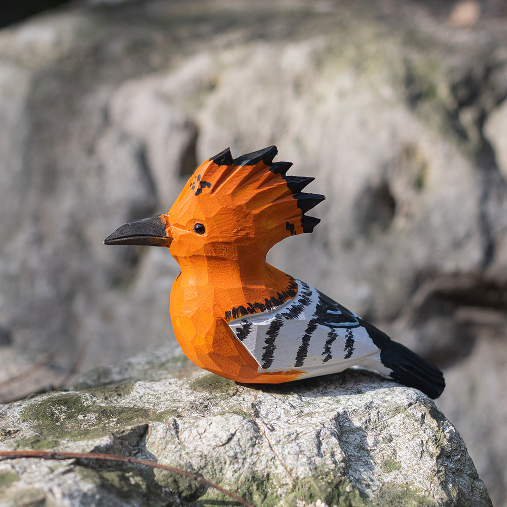 Hand-carved wooden figurine of a Hoopoe, an ornament great for home decor and gifts. 
