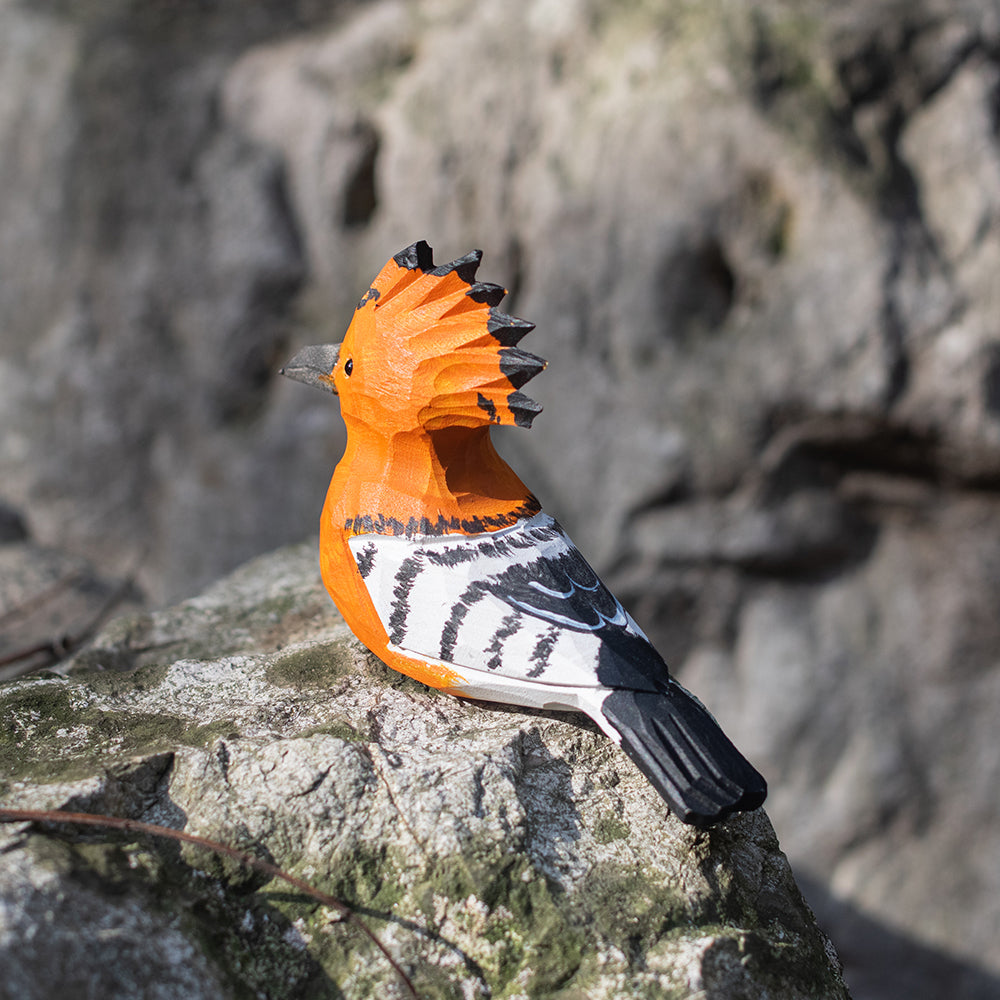 Hand-carved wooden figurine of a Hoopoe, an ornament great for home decor and gifts. 