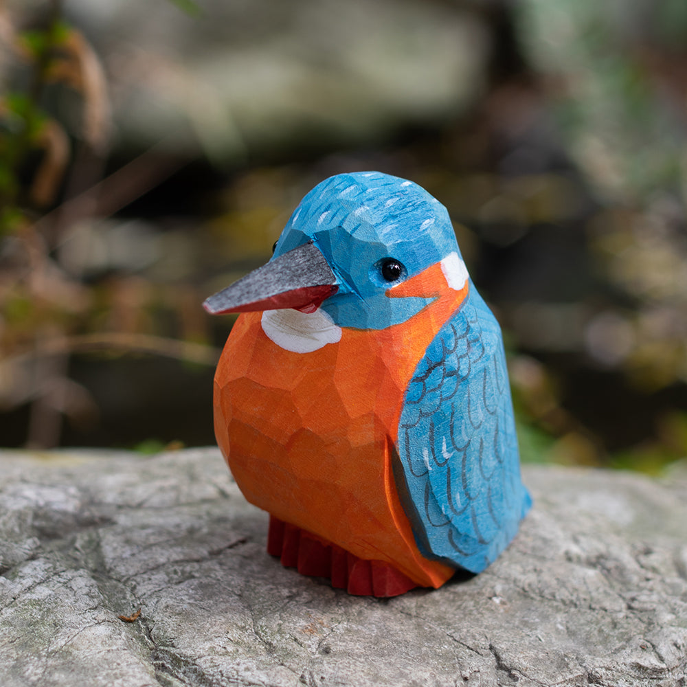 Hand-carved wooden figurine of a Kingfisher, an ornament great for home decor and gifts. 