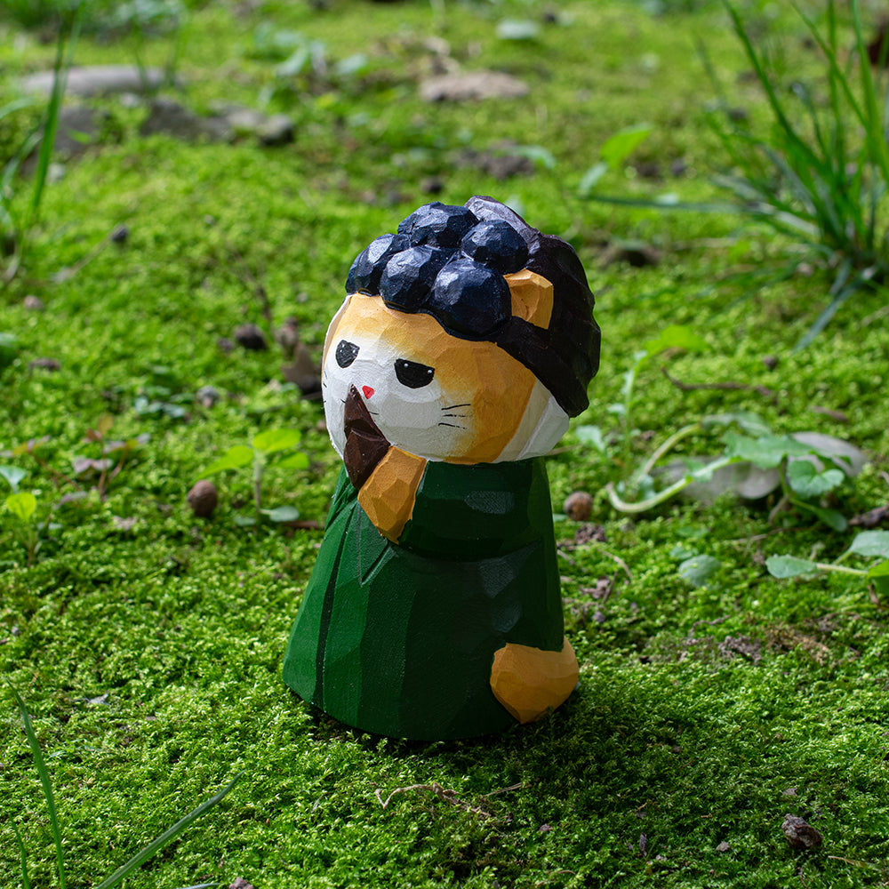 Hand-carved wood figure inspired by Van Gogh’s Self-Portrait with Bandaged Ear. A unique piece for art lovers. Explore more wood figures. 