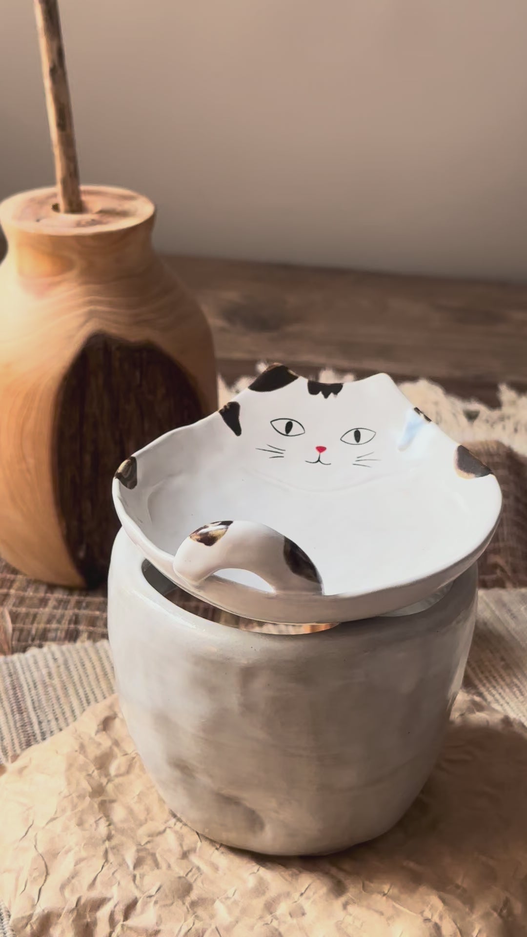 A cute, cat-shaped ceramic fragrance warmer with a white Kohiki finish.